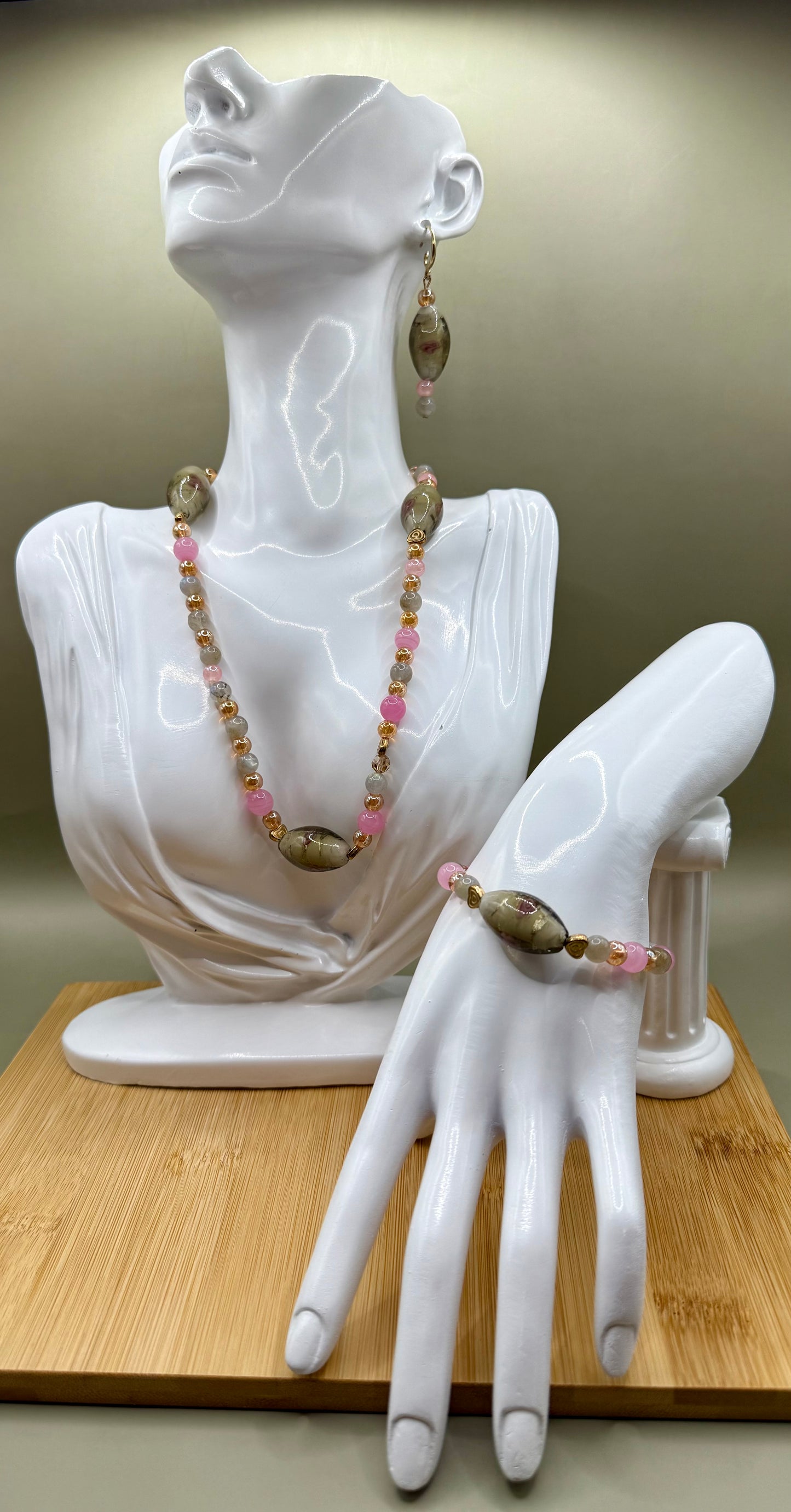 Lively & Lovely Choker Set